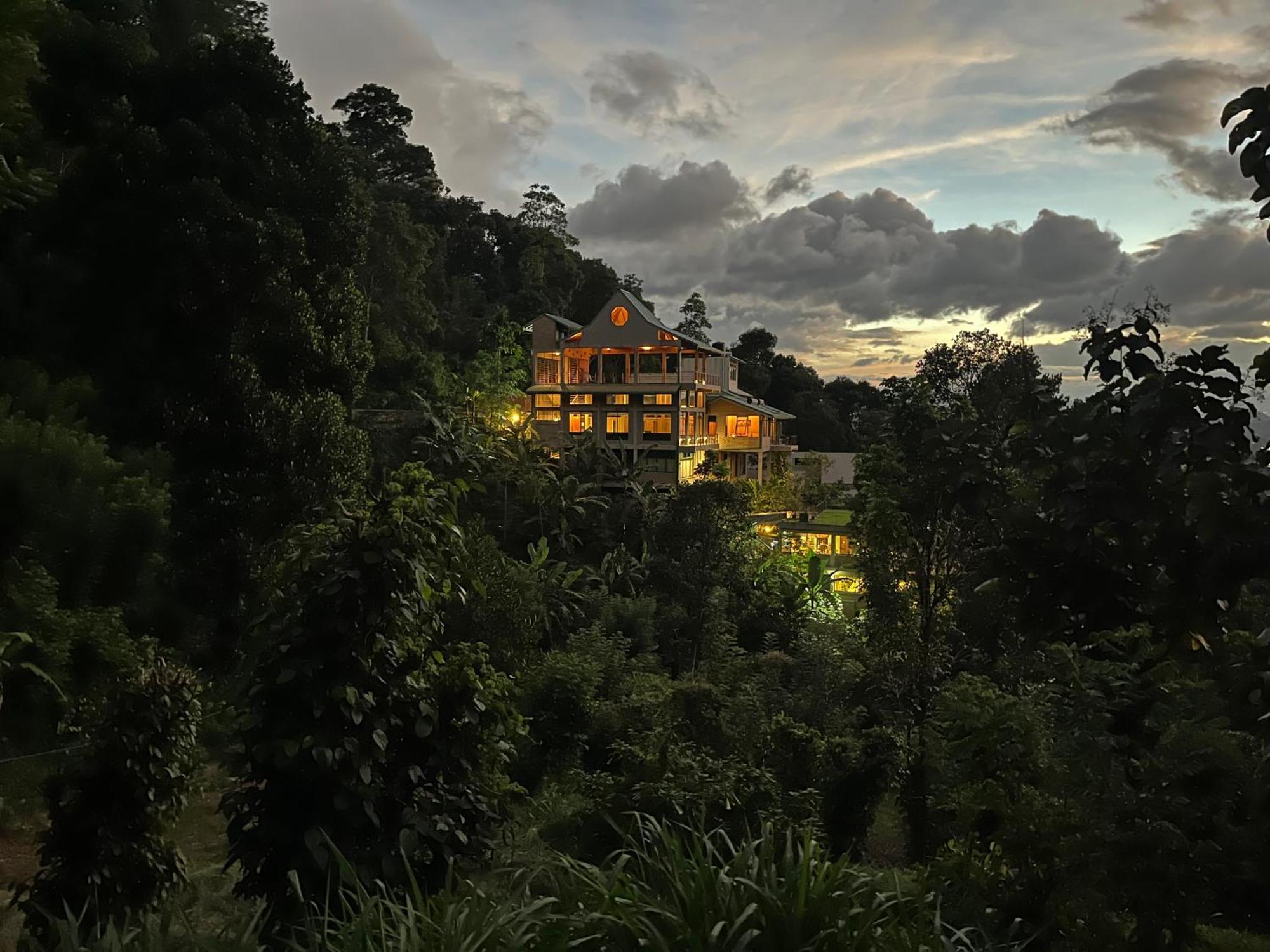 Sanatha Suwaya Villa Kandy Bagian luar foto