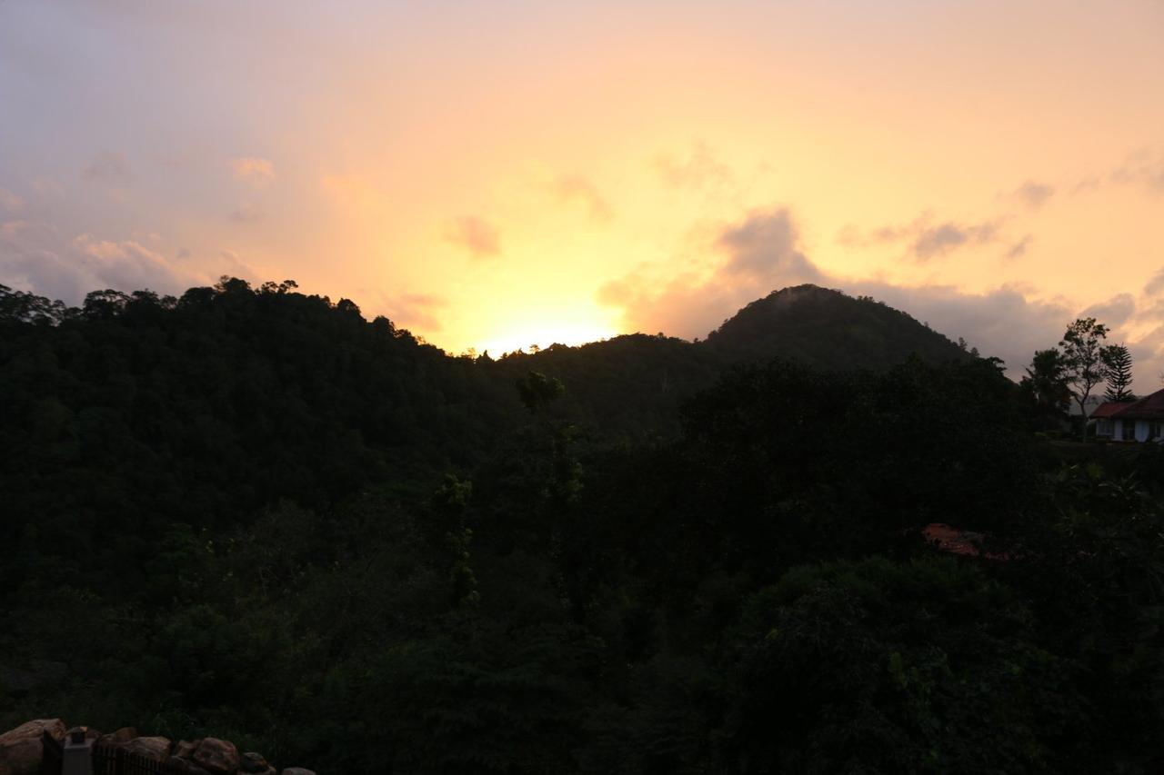 Sanatha Suwaya Villa Kandy Bagian luar foto