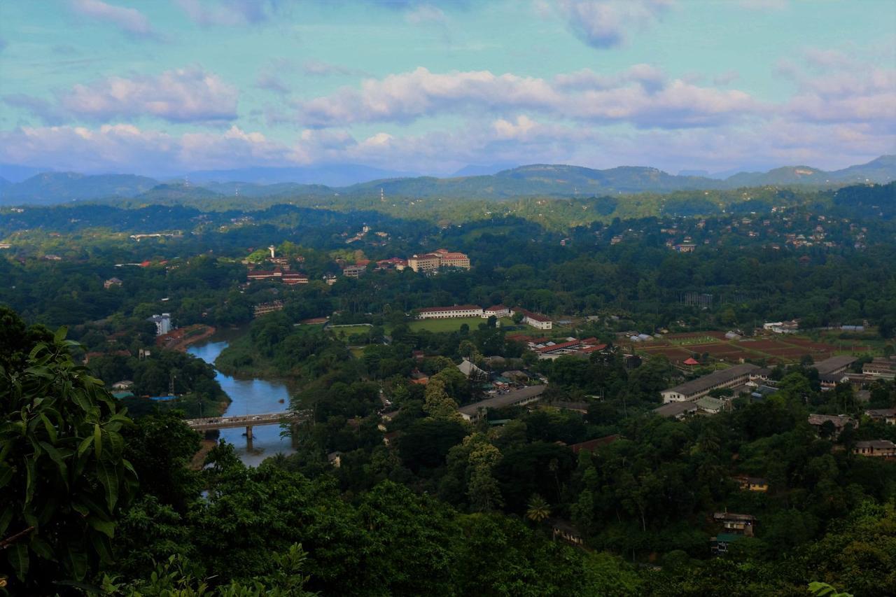 Sanatha Suwaya Villa Kandy Bagian luar foto