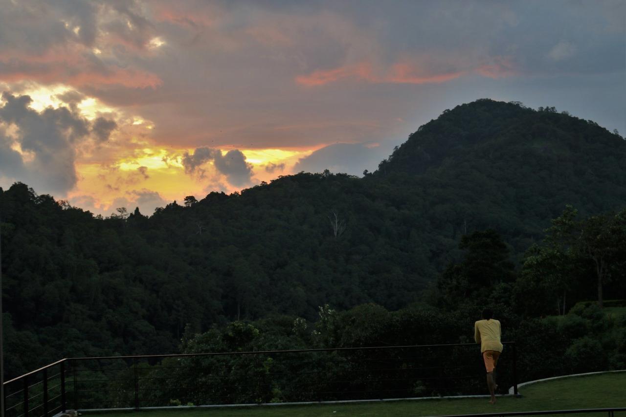 Sanatha Suwaya Villa Kandy Bagian luar foto